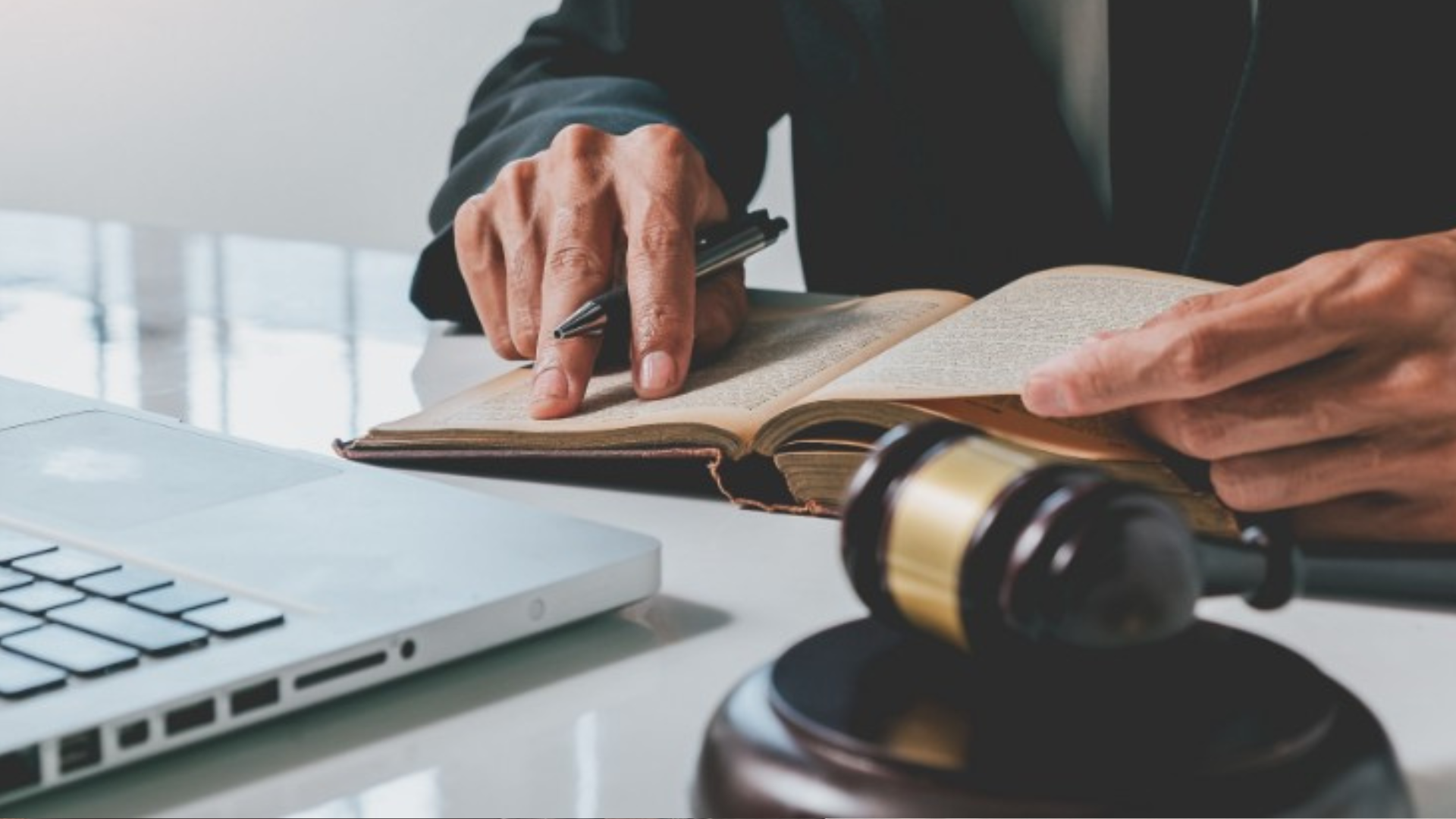 Desvendando o Direito Civil: Pilares Fundamentais e Implicações Práticas